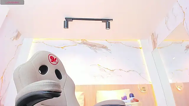 Snapshot of valirya_devote chatting on 10-01-25, 03:12 valirya devote online show from 10-01-25, 03:12