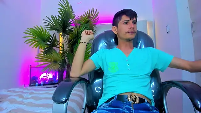 Snapshot of Wicked_Twink chatting on 10-26-25, 01:17 Wicked Twink online show from 10-26-25, 01:17