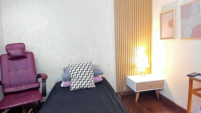 halleylorens online show from 11-07-25, 07:47