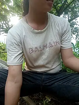 Snapshot of Ruaiuoi chatting on 06-16-26, 11:02 Ruaiuoi online show from 06-16-26, 11:02