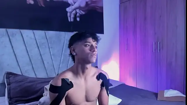 Snapshot of ZYZZ1312 chatting on 09-08-25, 08:19 ZYZZ1312 online show from 09-08-25, 08:19