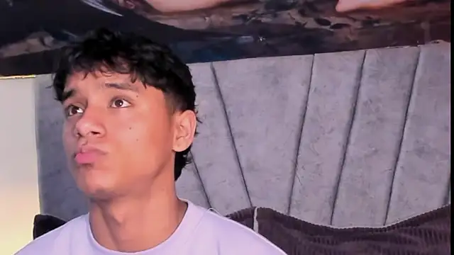 Snapshot of ZYZZ1312 chatting on 12-19-25, 09:11 ZYZZ1312 online show from 12-19-25, 09:11