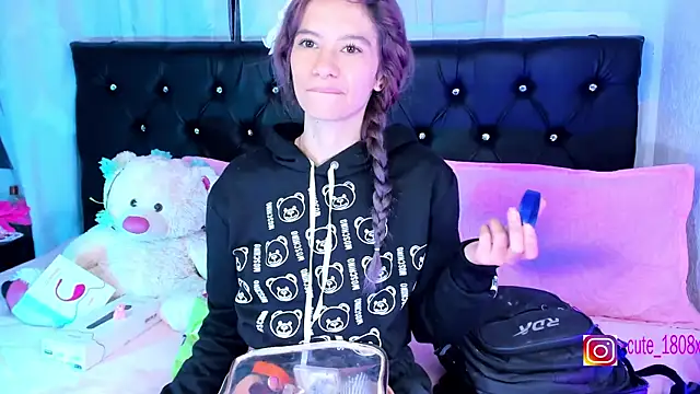 Sofiia cute  online show from 11-06-25, 04:24