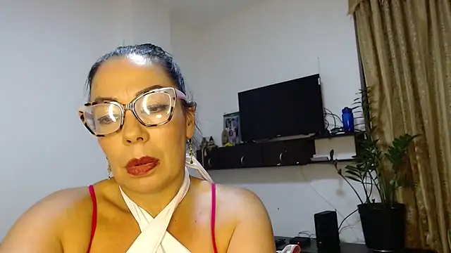 naiaratobon   online show from 10-12-25, 07:29