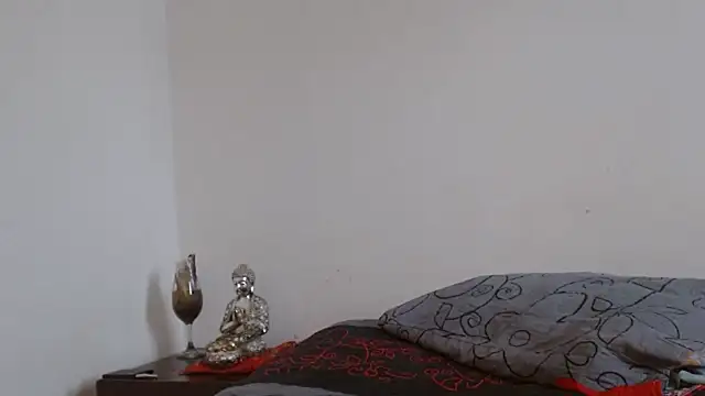 naiaratobon   online show from 02-20-26, 08:42