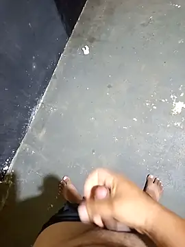 Snapshot of hendy692 chatting on 12-18-25, 04:51 hendy692 online show from 12-18-25, 04:51