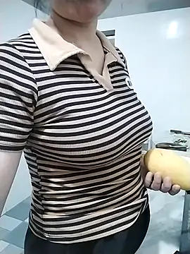 Mie rose online show from 04-19-26, 11:53