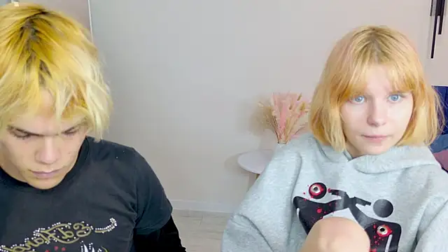 Snapshot of Bonnie_And_C1yde chatting on 09-09-25, 05:01 Bonnie And C1yde online show from 09-09-25, 05:01