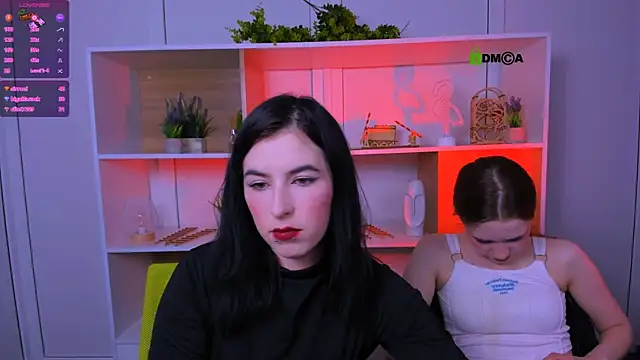 Snapshot of janet_shy chatting on 09-24-25, 01:31 janet shy online show from 09-24-25, 01:31