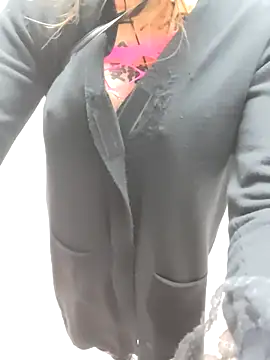 pink-mai online show from 12-14-25, 04:07