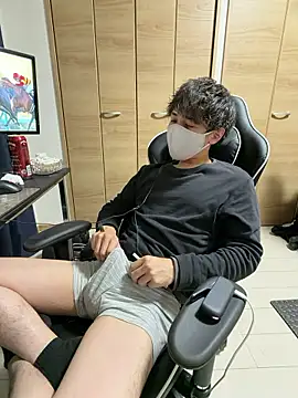 Snapshot of jiji9253 chatting on 12-18-25, 12:11 jiji9253 online show from 12-18-25, 12:11