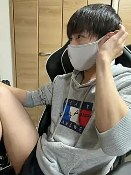 Snapshot of jiji9253 chatting on 04-08-26, 01:11 jiji9253 online show from 04-08-26, 01:11