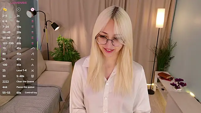 Snapshot of Marry_sharp chatting on 10-15-25, 09:04 Marry sharp online show from 10-15-25, 09:04