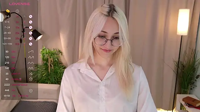 Snapshot of Marry_sharp chatting on 10-21-25, 09:26 Marry sharp online show from 10-21-25, 09:26