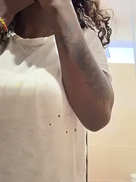 EmilyKisx online show from 10-22-25, 01:33