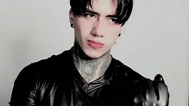 Snapshot of Alex_bdsmz chatting on 11-11-25, 11:05 Alex bdsmz online show from 11-11-25, 11:05