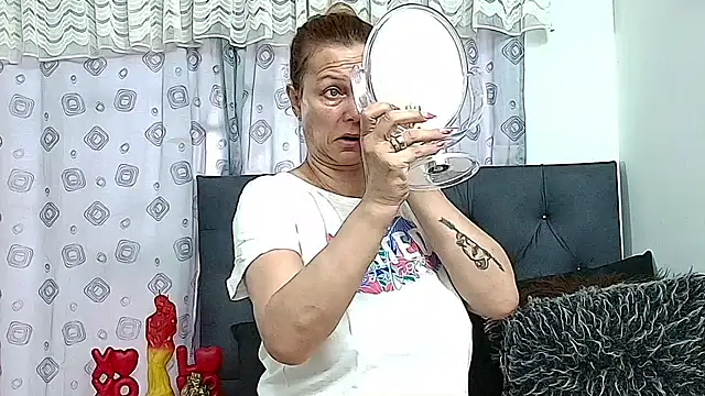 Victoriacoperino online show from 11-24-25, 02:17