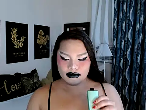 Snapshot of TSbrianaHugeCock chatting on 12-18-25, 04:24 TSbrianaHugeCock online show from 12-18-25, 04:24