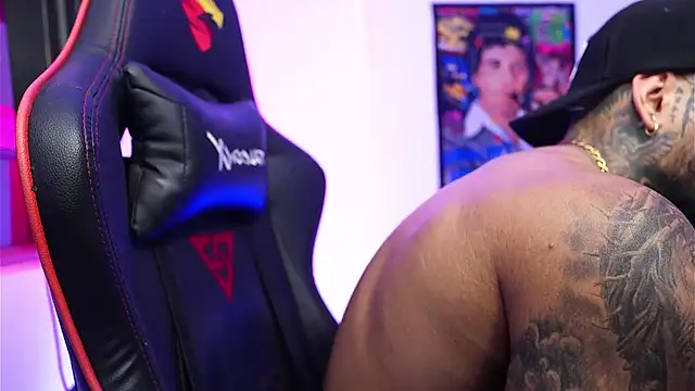 Snapshot of logan_hugh8 chatting on 12-16-25, 01:10 logan hugh8 online show from 12-16-25, 01:10