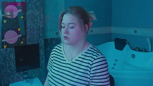 Snapshot of HelenHartt chatting on 02-13-26, 08:32 HelenHartt online show from 02-13-26, 08:32