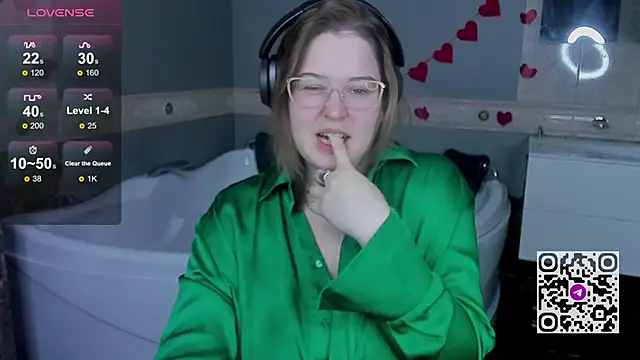 Snapshot of HelenHartt chatting on 03-01-26, 08:49 HelenHartt online show from 03-01-26, 08:49