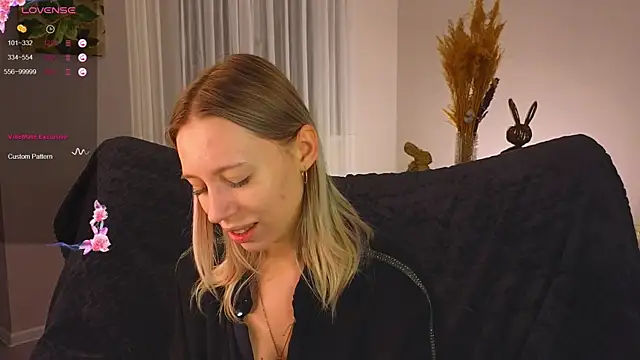 NyxaThorn online show from 11-19-25, 02:39