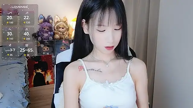 Snapshot of M-OTT_ chatting on 05-06-26, 04:12 M-OTT online show from 05-06-26, 04:12