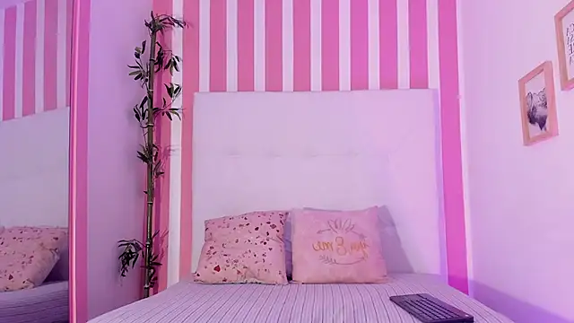 Snapshot of Maddy_Norton chatting on 02-25-26, 07:45 Maddy Norton online show from 02-25-26, 07:45