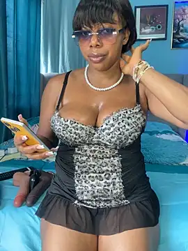 Monajuicy online show from 10-11-25, 01:42