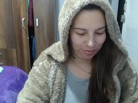 Snapshot of cloequeen15 chatting on 10-23-25, 08:07 cloequeen15 online show from 10-23-25, 08:07