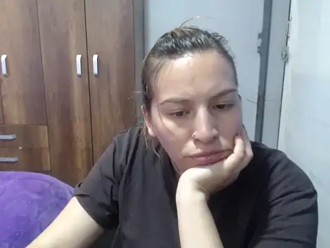 Snapshot of cloequeen15 chatting on 11-14-25, 03:33 cloequeen15 online show from 11-14-25, 03:33