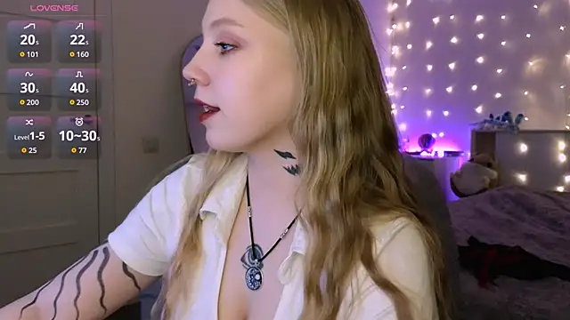 Snapshot of RebeccaAster chatting on 04-21-26, 05:28 RebeccaAster online show from 04-21-26, 05:28