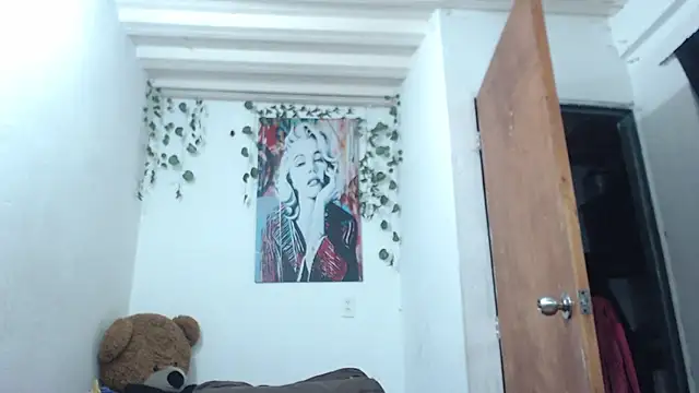 Snapshot of Samanta_milf84 chatting on 11-27-25, 09:39 Samanta milf84 online show from 11-27-25, 09:39