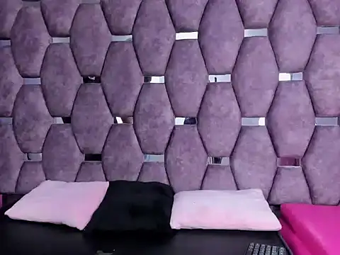 hazel 18  online show from 04-09-26, 02:44