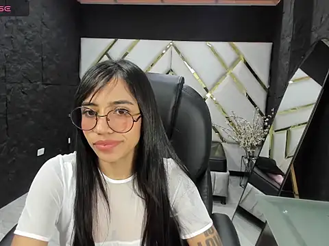 Snapshot of hazel_18_ chatting on 05-07-26, 05:51 hazel 18 online show from 05-07-26, 05:51