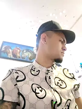 Snapshot of gaeldavid chatting on 11-08-25, 03:50 gaeldavid online show from 11-08-25, 03:50