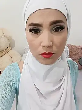 Snapshot of jamila_zair chatting on 05-23-26, 02:32 jamila zair online show from 05-23-26, 02:32