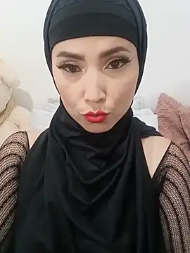 Snapshot of jamila_zair chatting on 05-27-26, 02:14 jamila zair online show from 05-27-26, 02:14