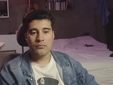 Snapshot of parca13 chatting on 11-21-25, 04:44 parca13 online show from 11-21-25, 04:44