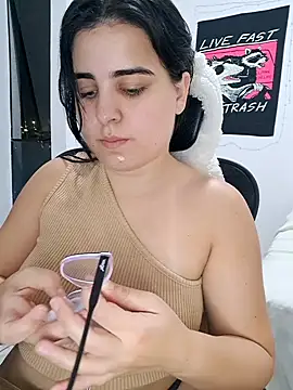 Snapshot of CutteGirl99 chatting on 09-09-25, 11:37 CutteGirl99 online show from 09-09-25, 11:37