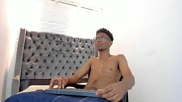 Snapshot of nero_reyd chatting on 09-18-25, 07:27 nero reyd online show from 09-18-25, 07:27