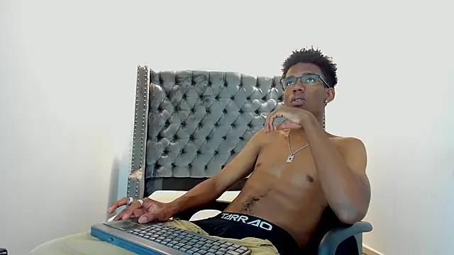 Snapshot of nero_reyd chatting on 10-15-25, 07:14 nero reyd online show from 10-15-25, 07:14