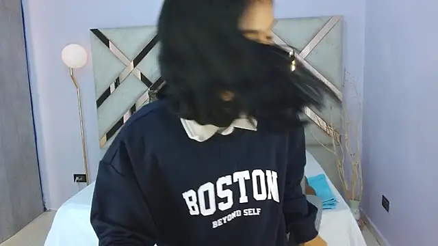 Snapshot of Milaa_Star_ chatting on 12-18-25, 03:45 Milaa Star online show from 12-18-25, 03:45