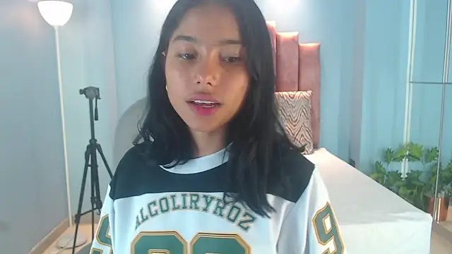 Snapshot of Milaa_Star_ chatting on 02-13-26, 03:02 Milaa Star online show from 02-13-26, 03:02