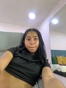 Milaa Star  online show from 03-18-26, 05:43