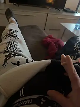 maialexte online show from 12-21-25, 07:37