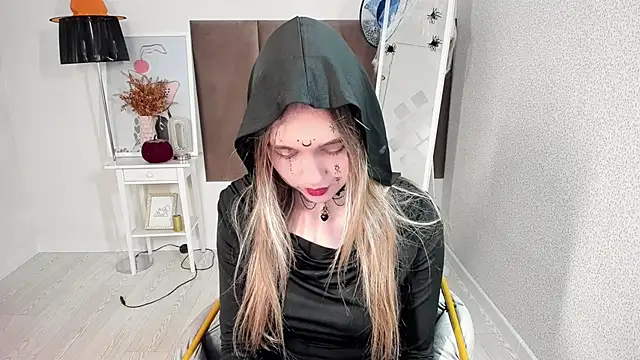 Snapshot of Vel1ka chatting on 10-28-25, 10:08 Vel1ka online show from 10-28-25, 10:08