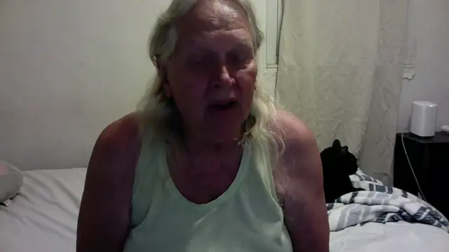 OldLadySara online show from 10-20-25, 12:33