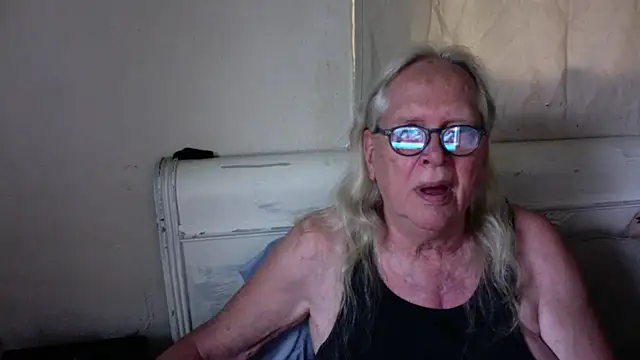 OldLadySara online show from 07-18-26, 11:52