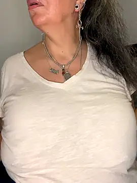 dieseldame1313 online show from 12-03-25, 03:03